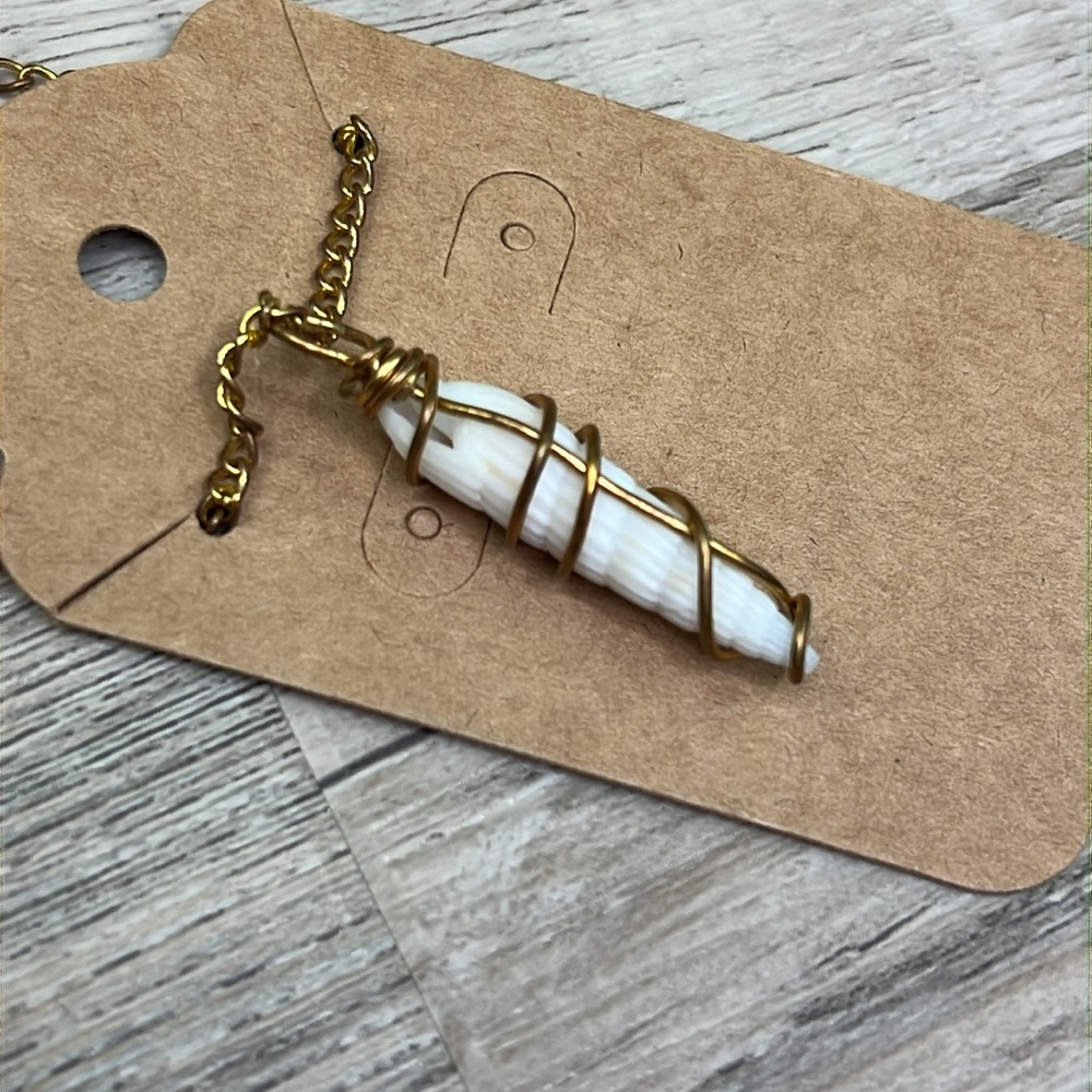 Natural Shell Wrapped Pendant Necklace - Picture 7 of 9
